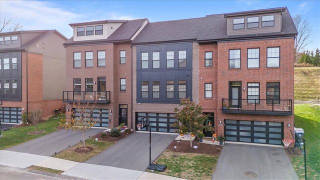 202 Kousa Ln, Peters Twp, PA 15367