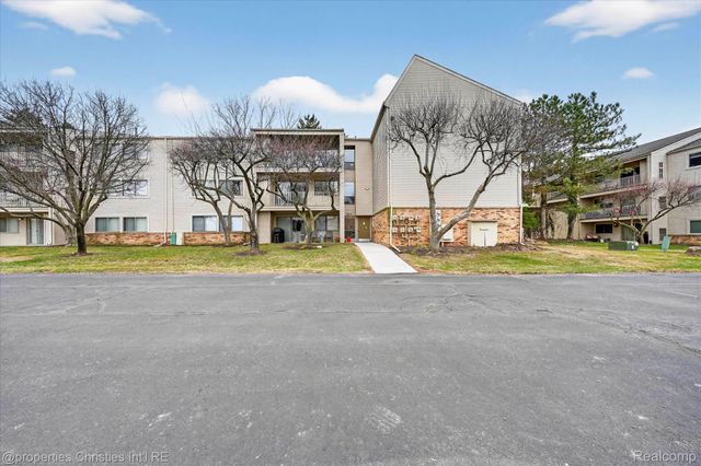 3815 Lone Pine Road, West Bloomfield Charter Township, MI 48323