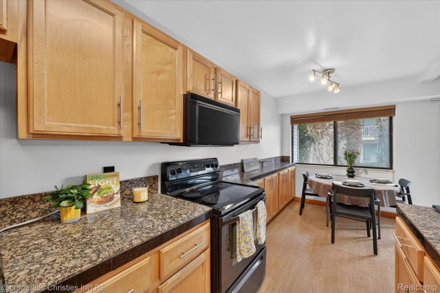 3815 Lone Pine Road, West Bloomfield Charter Township, MI 48323