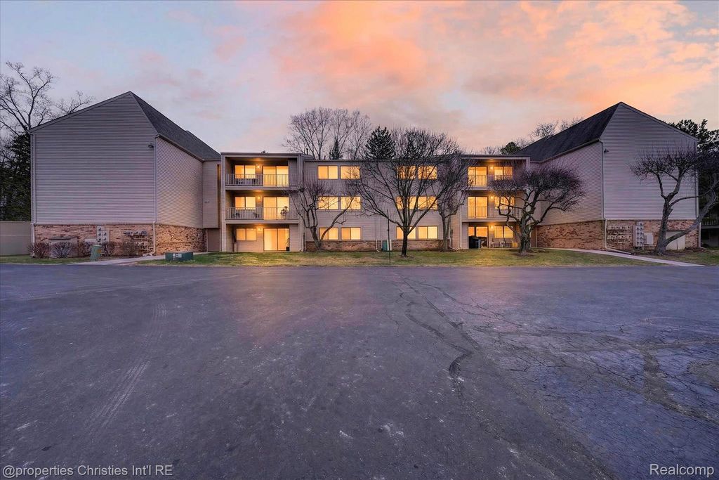3815 Lone Pine Road, West Bloomfield Charter Township, MI 48323