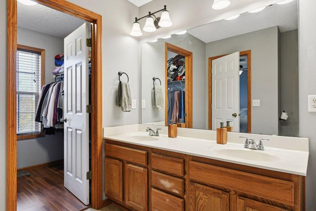 1976 Clover Ridge Drive, Chaska, MN 55318