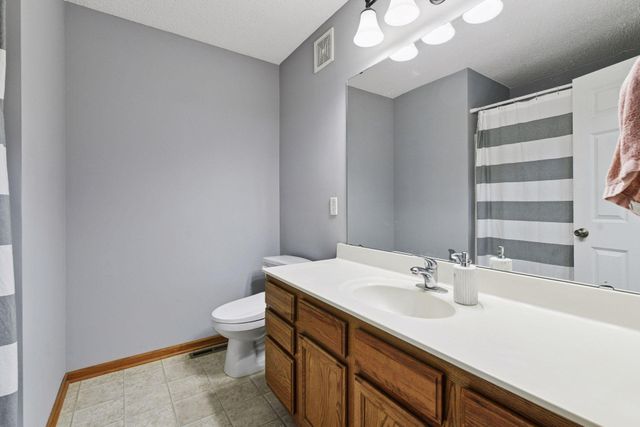 1976 Clover Ridge Drive, Chaska, MN 55318