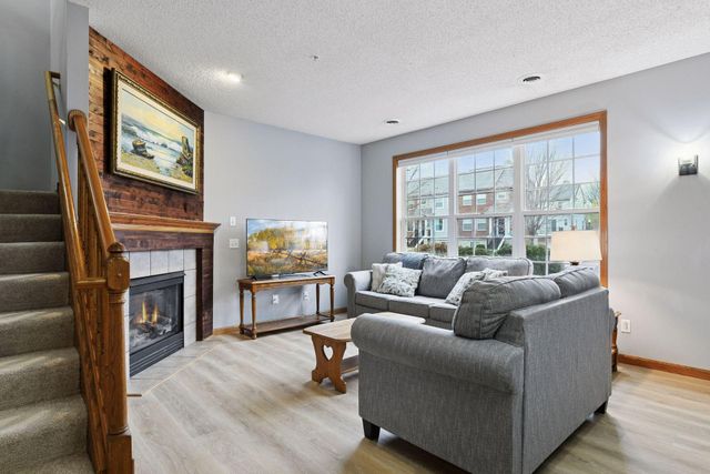 1976 Clover Ridge Drive, Chaska, MN 55318