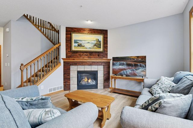 1976 Clover Ridge Drive, Chaska, MN 55318