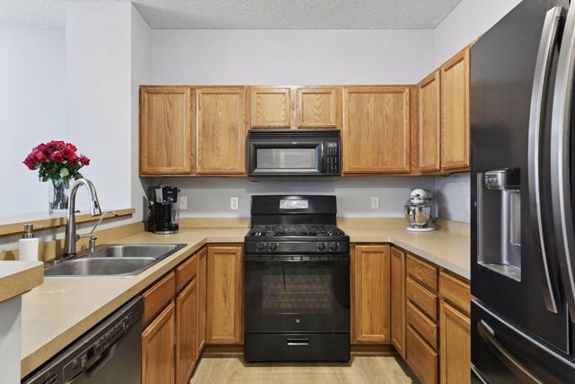 1976 Clover Ridge Drive, Chaska, MN 55318