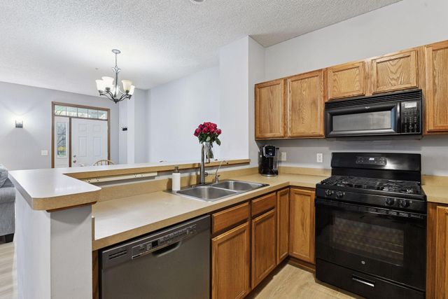 1976 Clover Ridge Drive, Chaska, MN 55318