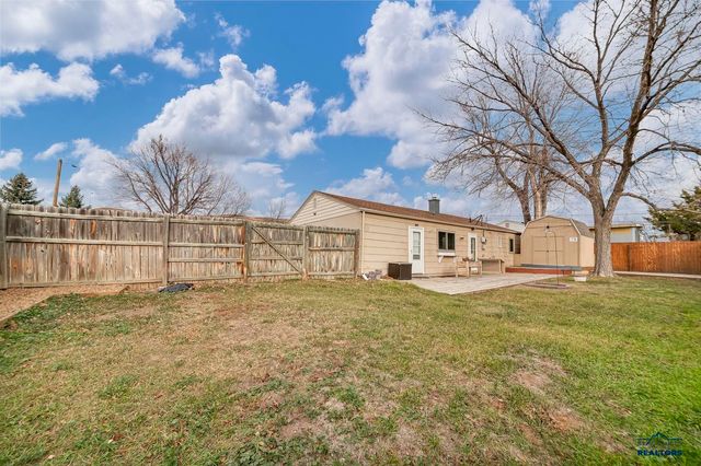 501 ROBBINS DR, Rapid City, SD 57701