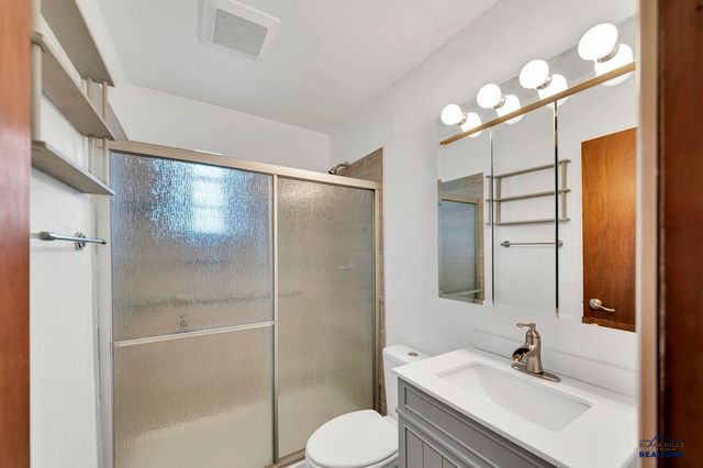 501 ROBBINS DR, Rapid City, SD 57701