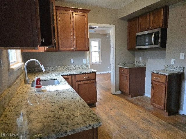 3649 Antisdale Avenue, Cleveland Heights, OH 44118