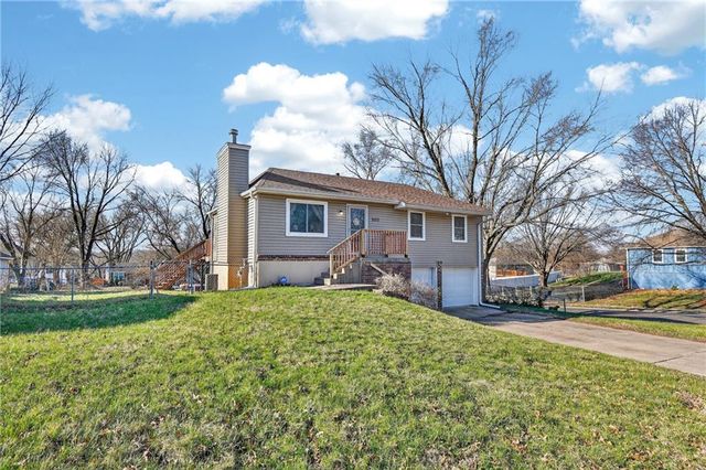 5012 NW Downing Street, Blue Springs, MO 64015