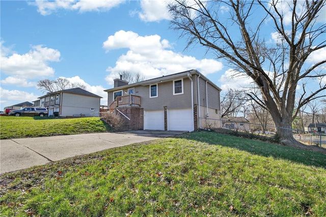 5012 NW Downing Street, Blue Springs, MO 64015