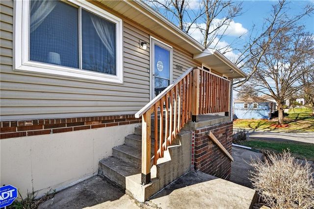 5012 NW Downing Street, Blue Springs, MO 64015