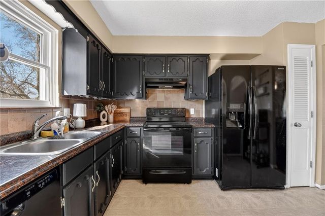 5012 NW Downing Street, Blue Springs, MO 64015