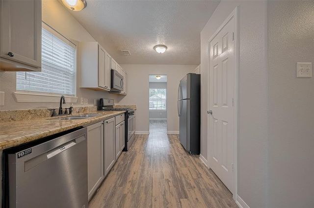 5009 Willow Point Drive, Conroe, TX 77303