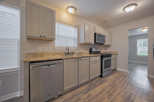 5009 Willow Point Drive, Conroe, TX 77303