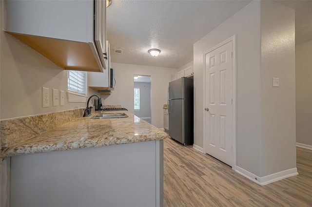 5009 Willow Point Drive, Conroe, TX 77303