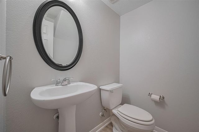 5009 Willow Point Drive, Conroe, TX 77303