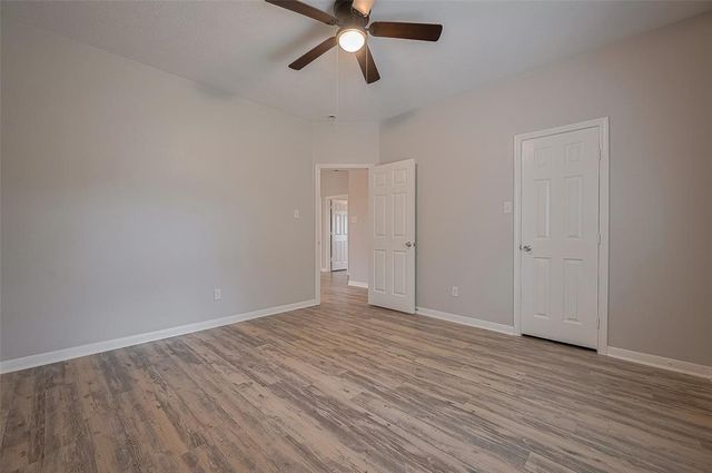 5009 Willow Point Drive, Conroe, TX 77303