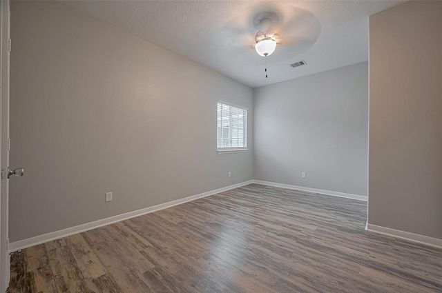 5009 Willow Point Drive, Conroe, TX 77303