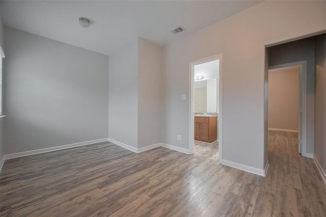5009 Willow Point Drive, Conroe, TX 77303