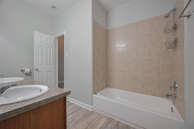 5009 Willow Point Drive, Conroe, TX 77303