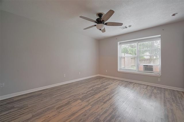 5009 Willow Point Drive, Conroe, TX 77303