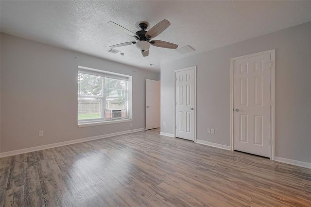 5009 Willow Point Drive, Conroe, TX 77303