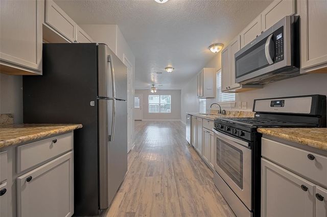 5009 Willow Point Drive, Conroe, TX 77303