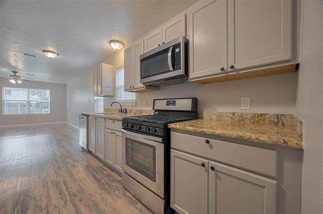 5009 Willow Point Drive, Conroe, TX 77303