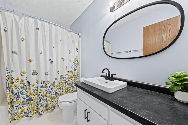 5935 W 136th Street, Savage, MN 55378