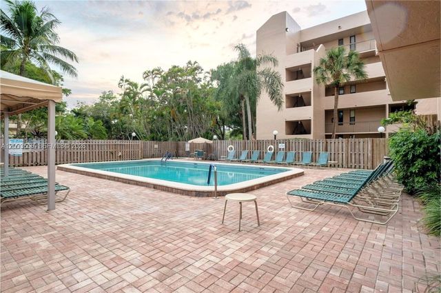 6800 Cypress Road 401, Plantation, FL 33317