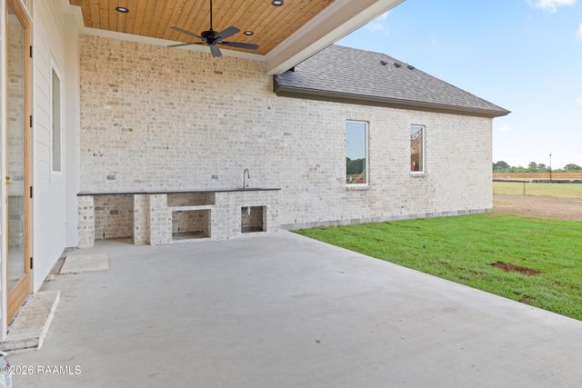 105 Summit Heights Dr, Youngsville, LA 70592