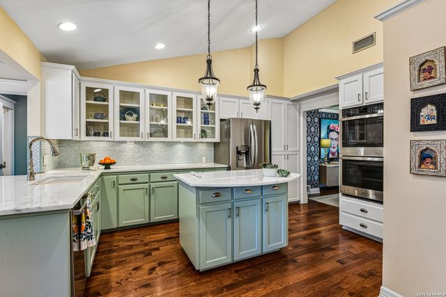 103 Tamworth, Castle Hills, TX 78213