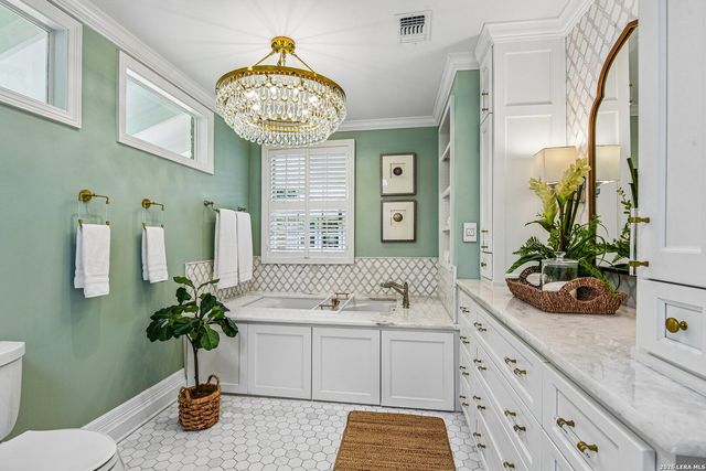 103 Tamworth, Castle Hills, TX 78213