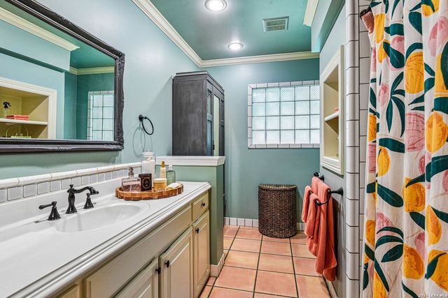 103 Tamworth, Castle Hills, TX 78213