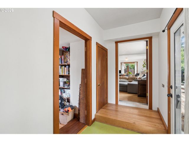 6356 Ne DURHAM Ave, Portland, OR 97211