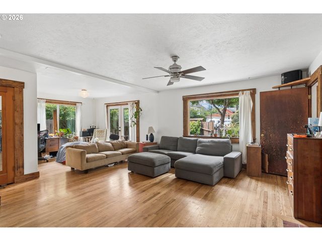 6356 Ne DURHAM Ave, Portland, OR 97211