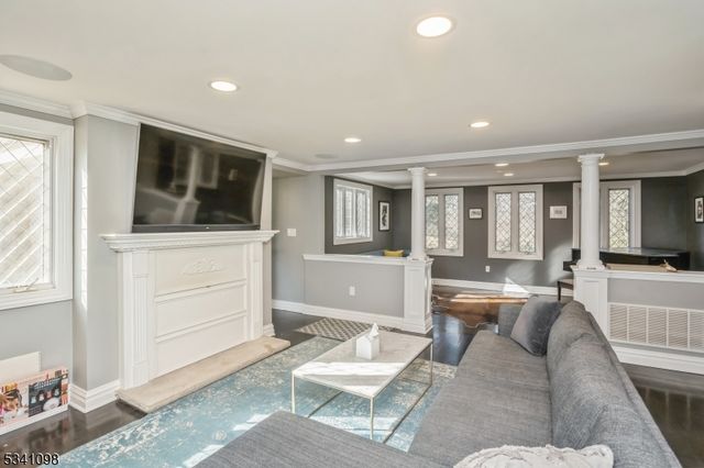 88 W Main St, Mendham Boro, NJ 07945