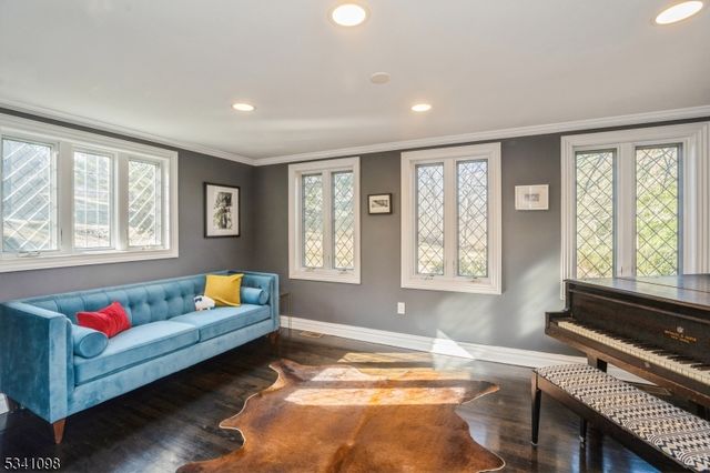 88 W Main St, Mendham Boro, NJ 07945