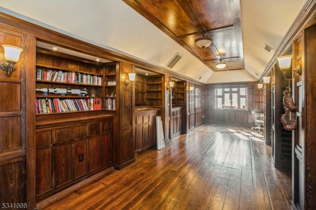 88 W Main St, Mendham Boro, NJ 07945