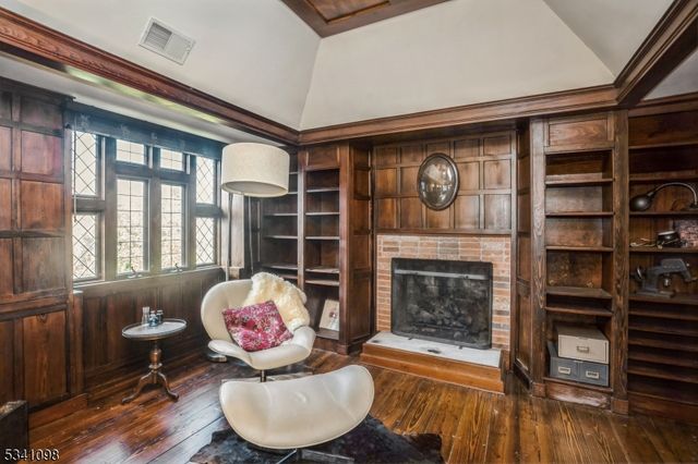 88 W Main St, Mendham Boro, NJ 07945