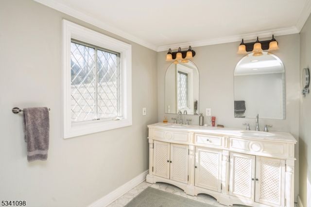 88 W Main St, Mendham Boro, NJ 07945