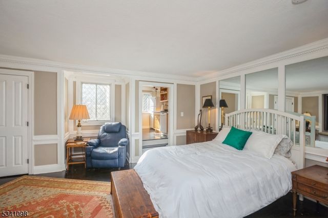 88 W Main St, Mendham Boro, NJ 07945