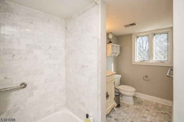 88 W Main St, Mendham Boro, NJ 07945