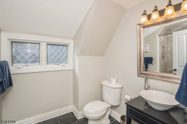 88 W Main St, Mendham Boro, NJ 07945
