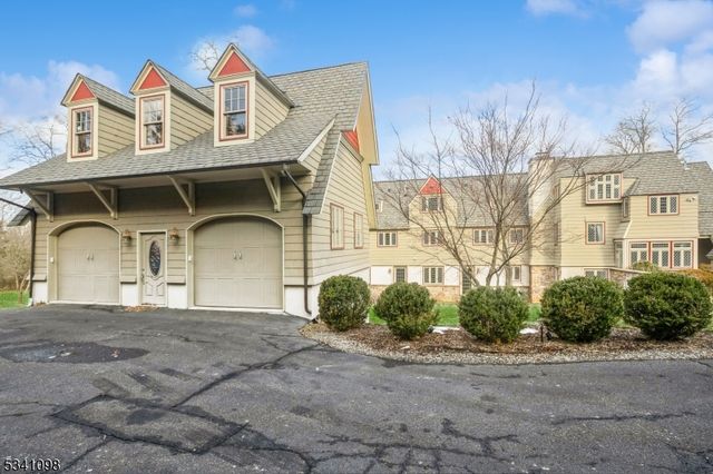 88 W Main St, Mendham Boro, NJ 07945