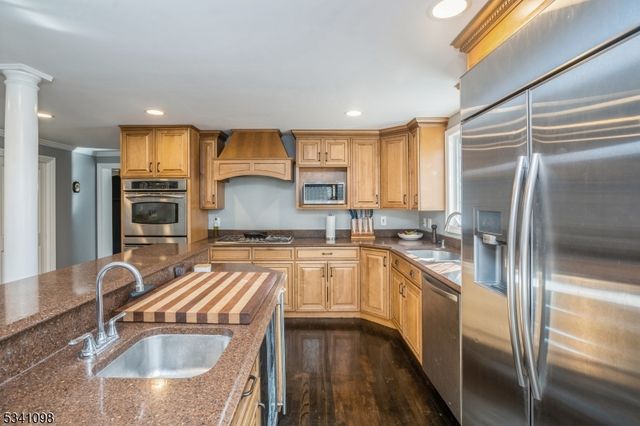 88 W Main St, Mendham Boro, NJ 07945