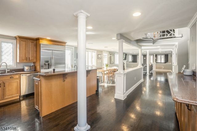 88 W Main St, Mendham Boro, NJ 07945