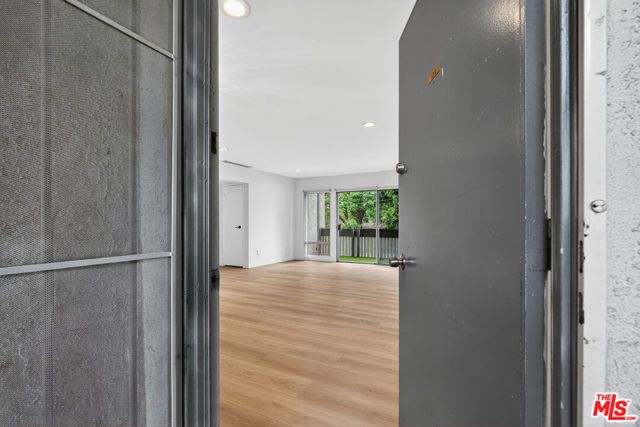 8601 International Avenue 122, Canoga Park (los Angeles), CA 91304