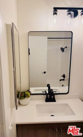 8601 International Avenue 122, Canoga Park (los Angeles), CA 91304